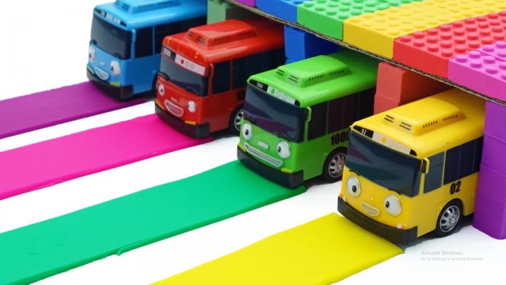 Tayo Chiếc Xe Buýt Nhỏ Học Màu Sắc Với Garage Toy & Thomas